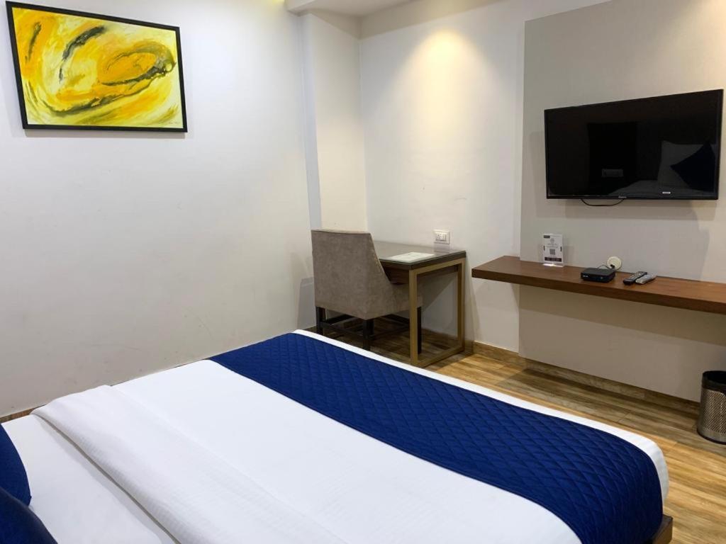 Hotel Ak Suites Патиала Экстерьер фото