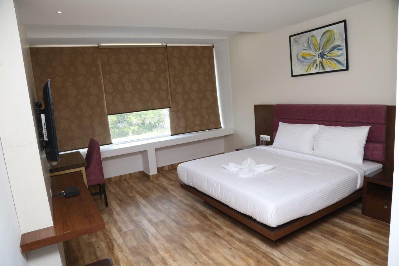 Hotel Ak Suites Патиала Экстерьер фото